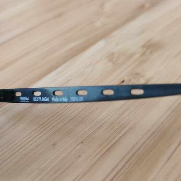 Mossimo sunglasses with case - Picture 4 of 5